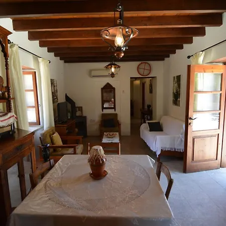 Casă la țară Elpida's Stone Goudhi